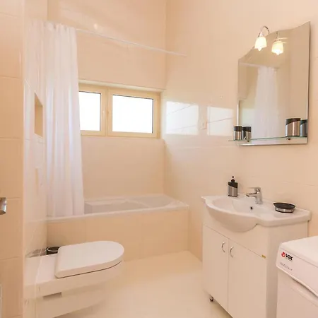 Apartman Lovely In *