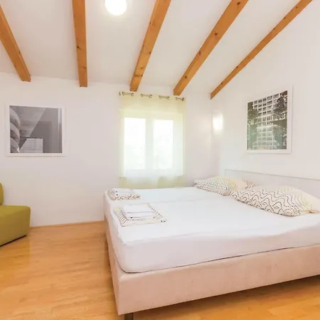 Apartman Lovely In